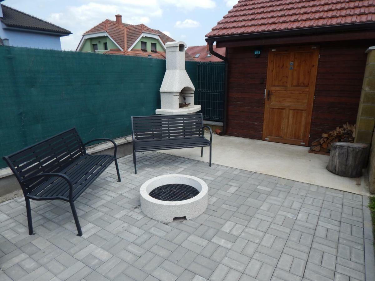 Apartmany Andrea Breclav Bagian luar foto
